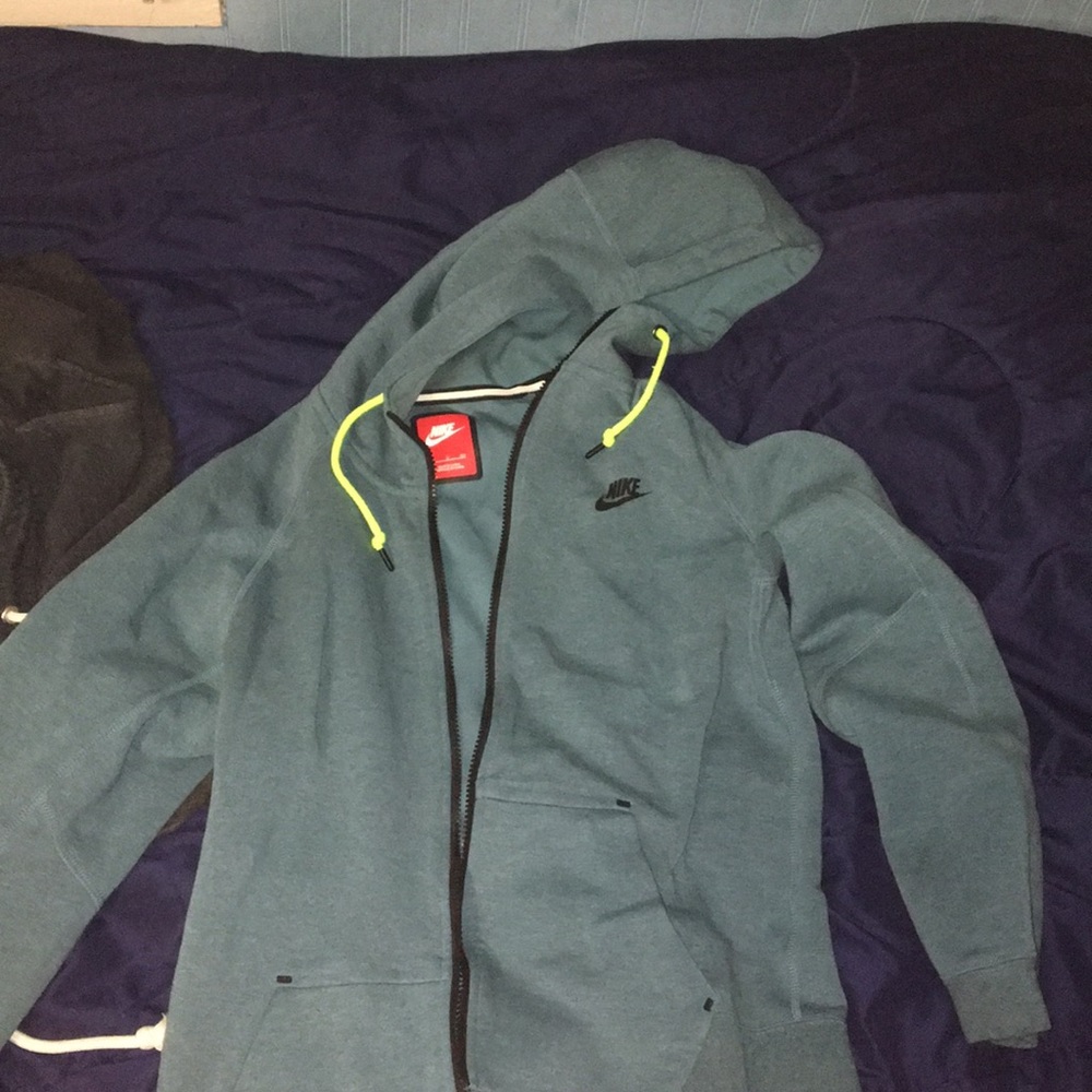 Men’s Nike tech hoodie size small
